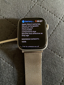Apple Watch 5 44mm (2 foto / 4)
