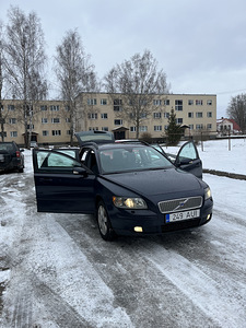 Volvo v50 (2 фото из 14)
