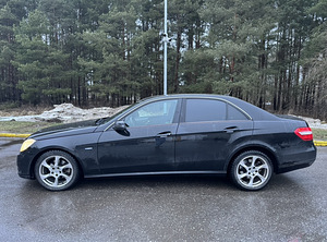 Mercedes E200 (3 фото из 3)