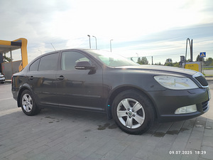 Skoda Oktavia 2010 (6 foto / 12)