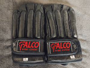 Falco nahast poksikindad (2 фото из 2)