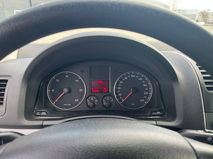 Volkswagen Jetta 2.0 (6 foto / 12)