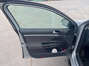 Volkswagen Jetta 2.0 (4 foto / 12)