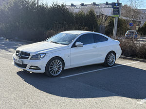 Продам Mercedes Benz C 2.2 d (2 фото из 9)