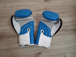Starpro T20 V-Tech Training poksikindad (4 foto / 4)