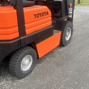 Toyota FGL15 Gaasitõstuk (6 foto / 8)