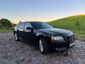 Chrysler 300s AWD (6 foto / 12)