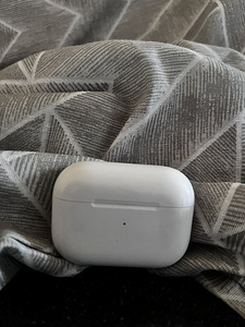 Müün Airpods Pro 1 ümbrise (1 foto / 2)