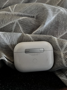 Müün Airpods Pro 1 ümbrise (2 foto / 2)