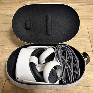 Oculus Meta Quest 2 (6 фото из 6)