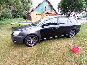 Avensis (4 foto / 6)