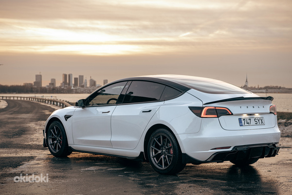Tesla Model 3 (фото #9)