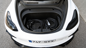 Tesla Model 3 (14 фото из 15)