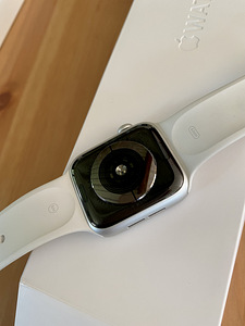 Apple Watch Series 5 44mm Silver Alu White Sp Band GPS (4 foto / 5)