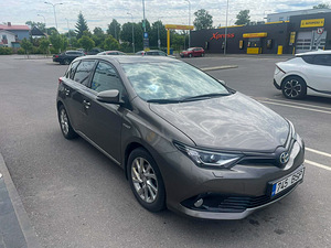 AUTO RENT Ilma tagatiseta! TOYOTA Auris 2016 aasta LPG/hübriid (3 foto / 6)