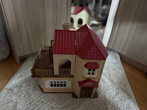 Sylvanian Families Red Roof Country Home koos mööbliga (7 foto / 8)