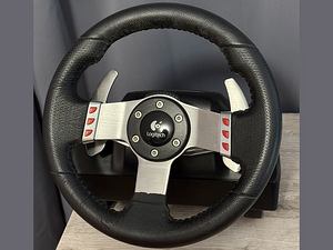 Руль Logitech G27 + педали + КПП. (1 фото из 6)