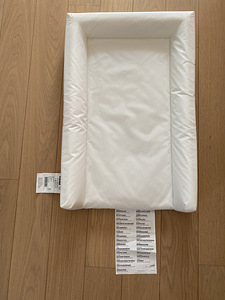 IKEA VÄDRA mähkimisalus ja kate (1 foto / 2)
