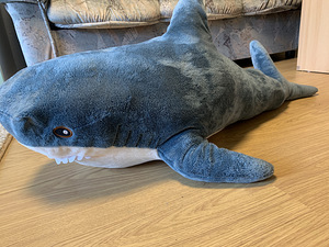 Продаю плюшевую акулу