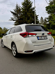 Toyota Auris 2018 gaas/hübriid auto rent (2 foto / 9)