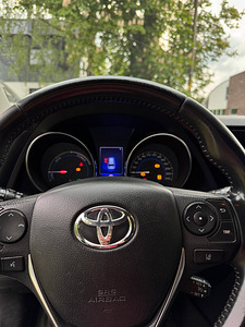 Toyota Auris 2018 gaas/hübriid auto rent (6 foto / 9)