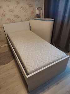 Voodi madratsi ja pealismadratsiga (2 foto / 8)