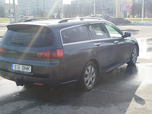 Honda Accord (3 foto / 10)