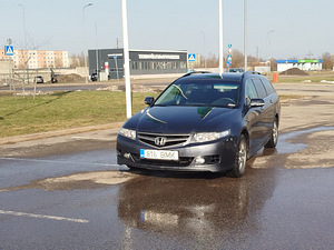 Honda Accord (6 foto / 10)