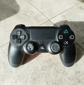 Mängukonsool Sony PlayStation 4 + 8 mängut + pult + kaablid (5 foto / 5)