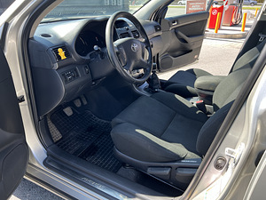 Toyota avensis (7 foto / 15)