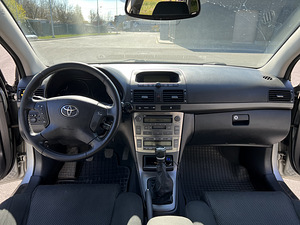 Toyota avensis (9 foto / 15)
