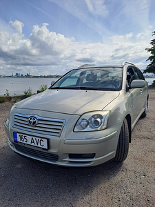 Toyota Avensis (1 foto / 12)