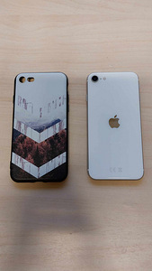 iPhone SE 2020 128GB (2 foto / 4)