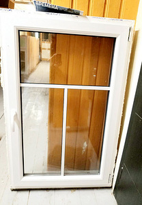 PVC Aken 87 x 138 (cm) (1 foto / 2)