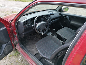 Volkswagen Golf 1.8 66kW (6 foto / 7)