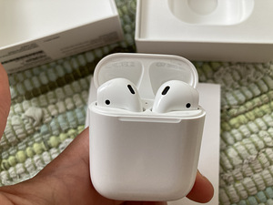 Apple AirPods 2 with Charging Case оригинальные (1 фото из 7)
