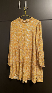 Kollane lilletega kleit NEW YORKER (1 foto / 1)