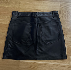 Мини юбка Zara (2 фото из 3)