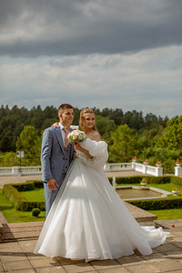 Свадебное платье (3 фото из 6)