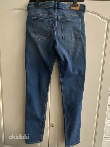 Продаются синие джинсы. (фото #2)