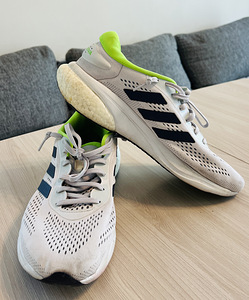 Kроссовки Adidas (2 фото из 4)
