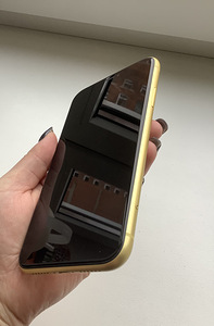 iPhone 11 Yellow 64 Gb (2 foto / 10)