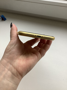iPhone 11 Yellow 64 Gb (6 foto / 10)