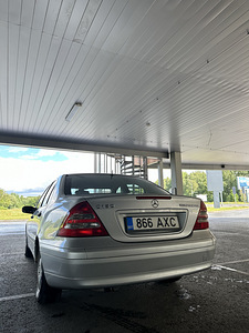 Mercedes-Benz C 180 1.8 105kW (4 foto / 15)