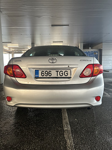 Toyota Corolla (4 фото из 12)