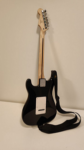 SQUIER BULLET STRAT ЧЕРНЫЙ (4 фото из 10)