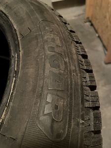 Talvine Ice Tigar 215/60 R17 100T, 4 tk. (4 foto / 4)