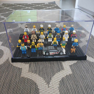Näidiskarp lego figuuridega (1 foto / 3)